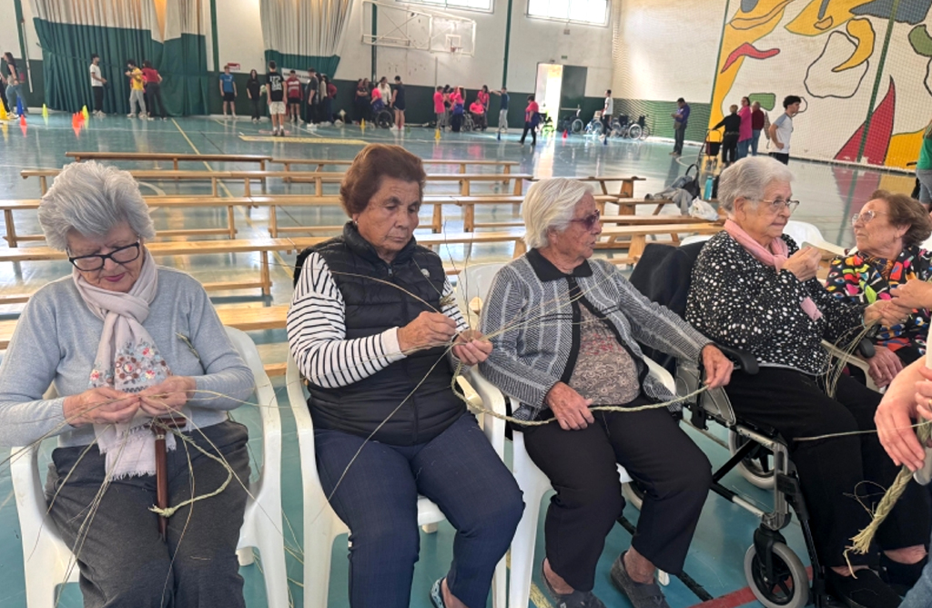 El V Encuentro Intergeneracional uni� a j�venes y mayores para compartir experiencias en Totana